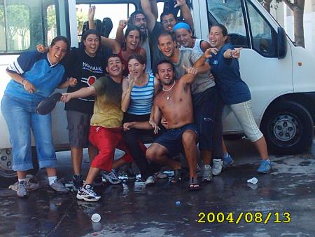 QUE BIEN TRABAJAMOS ESTE VERANO  DE BOTELLN POR AHI